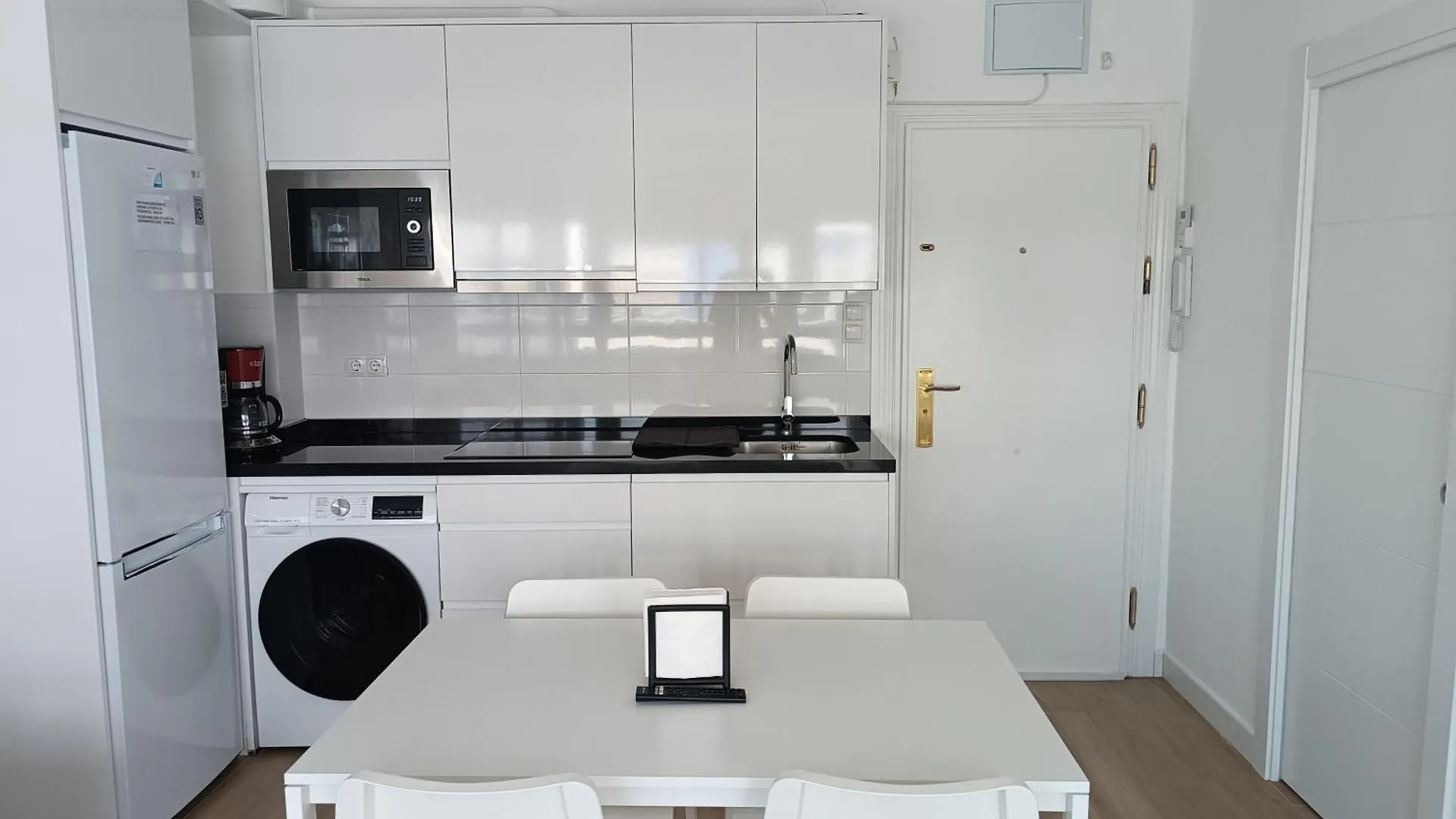 Apartamento Brisamar Торремолинос 0*,